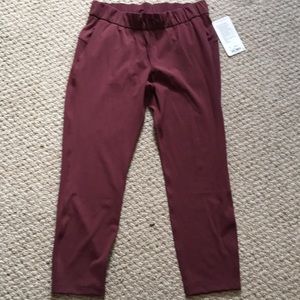 NWT Lululemon On the Fly Pant - redwood size 8